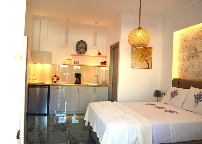 Golden Mile Studio-Apartment